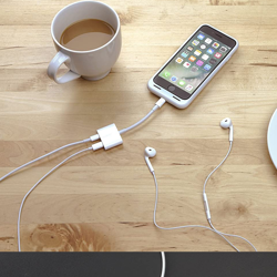 Picture of BELKIN LIGHTNING AUDIO+CHARGE ROCKSTAR FOR IPHONE /IPAD