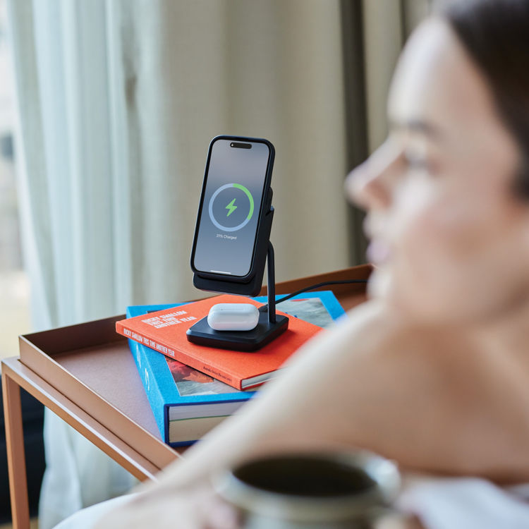 صورة Cygnett MagStation 2in1 Mag powerbank & Charg dock