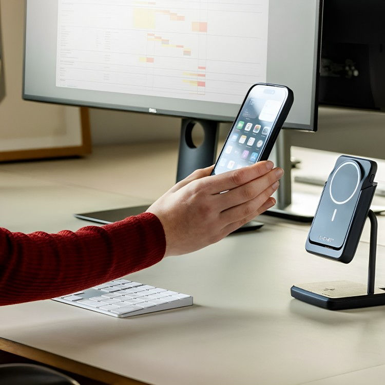 صورة Cygnett MagStation 2in1 Mag powerbank & Charg dock