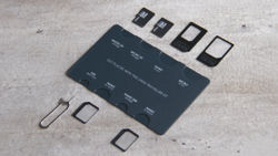 Picture of UNIQ Sim Adaptor Traveller Kit