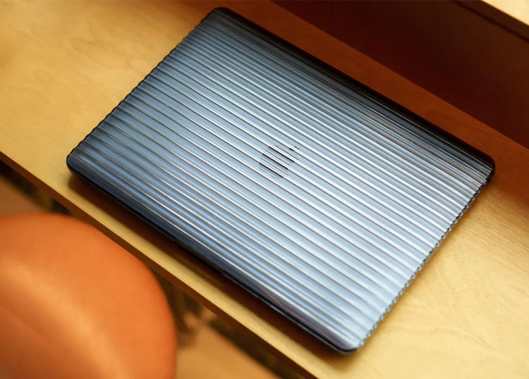 صورة Tech 21 Evo Wave - Apple MacBook Pro 13" Case (2020-2022) - Clear