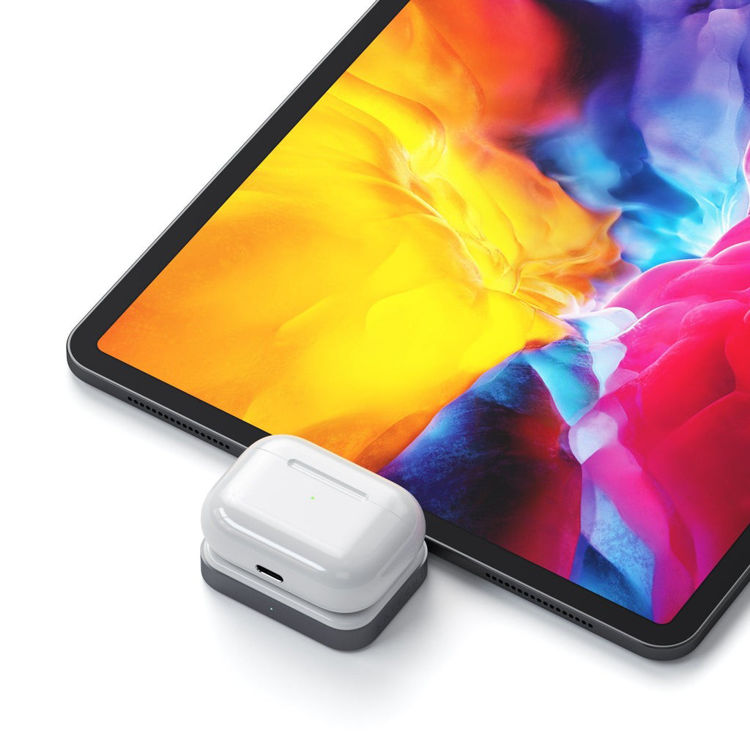 صورة SATECHI USB-C WIRELESS CHARGING DOCK FOR AIRPODS