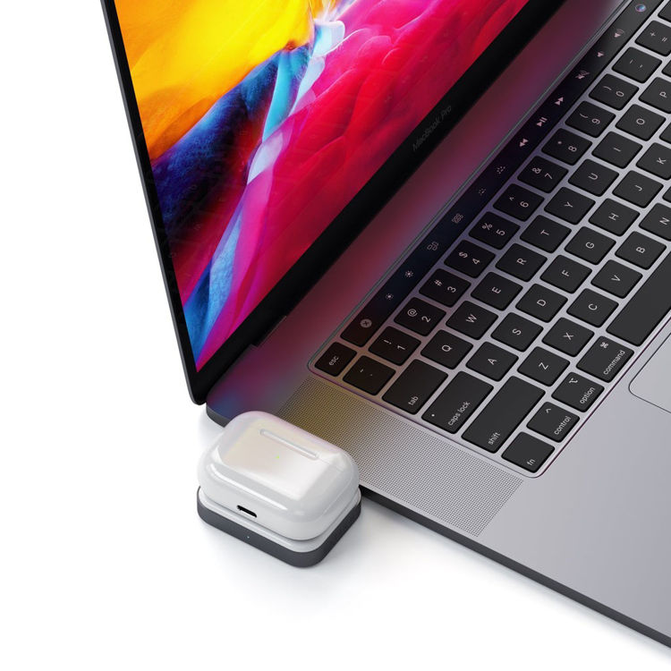 صورة SATECHI USB-C WIRELESS CHARGING DOCK FOR AIRPODS