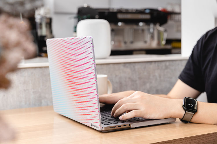 Picture of SwitchEasy MacBook Pro 14" (2021, M1) DOTS Hard Shell Aurora