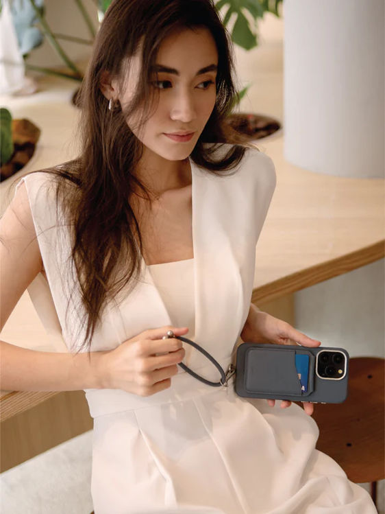 صورة Uniq Coehl Esme Magnetic Cardholder with Mirror and Stand -  Sapphire Blue